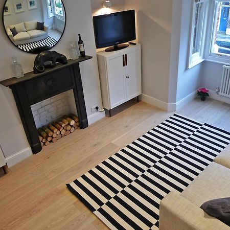 Sparkling Apartment In Kensington Olympia London Kültér fotó